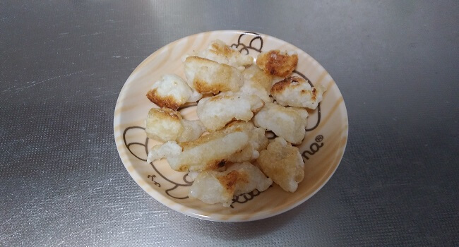 フライパンで作る餅のおかきのレシピ せんべい おかき あられ の違いも解説 Ai S Blog
